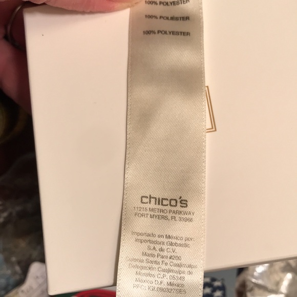 Chico's pretty top. Size 1 - Picture 4 of 5